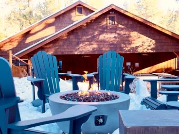 Outstanding Cabin with Game Room and Impressive Outdoor Area in Big Bear Lake, California - Big Bear Lake, California - glamping.directory