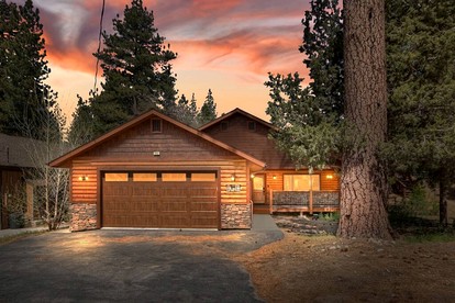 Outstanding Cabin with Game Room and Impressive Outdoor Area in Big Bear Lake, California - glamping.directory