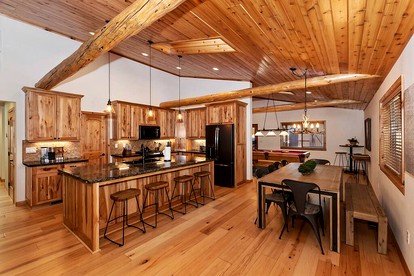 Outstanding Cabin with Game Room and Impressive Outdoor Area in Big Bear Lake, California - Big Bear Lake, California - glamping.directory