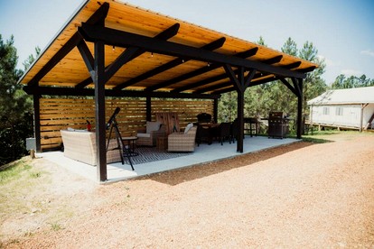 Incredible Safari Tent with Hot-tub, Fire Pit and Sauna in Cadiz, Kentucky - Cadiz, Kentucky - glamping.directory