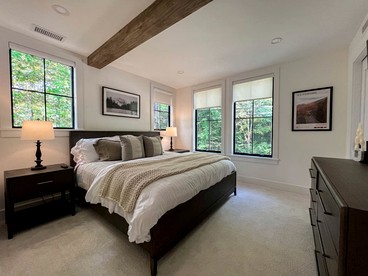 Modern Alpine Retreat with Private Hot Tub and Fireplace in North Conway, New Hampshire - North Conway, New Hampshire - glamping.directory
