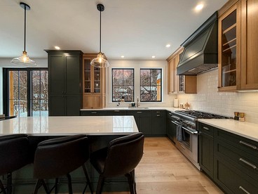 Modern Alpine Retreat with Private Hot Tub and Fireplace in North Conway, New Hampshire - North Conway, New Hampshire - glamping.directory