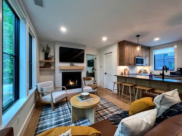 Modern Alpine Retreat with Private Hot Tub and Fireplace in North Conway, New Hampshire - North Conway, New Hampshire - glamping.directory
