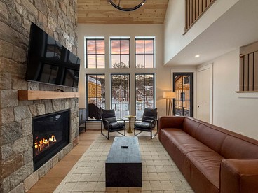 Modern Alpine Retreat with Private Hot Tub and Fireplace in North Conway, New Hampshire - North Conway, New Hampshire - glamping.directory