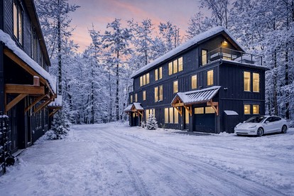 Modern Alpine Retreat with Private Hot Tub and Fireplace in North Conway, New Hampshire - North Conway, New Hampshire - glamping.directory