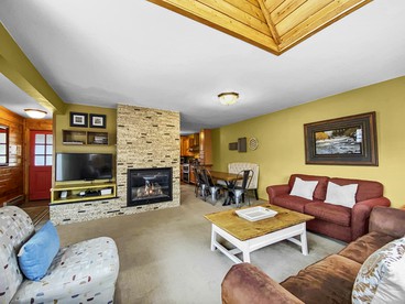 Lovely Cottage with Outdoor Picnic Space and Jacuzzi in Breckenridge, Colorado - Breckenridge, Colorado - glamping.directory