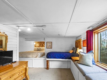 Lovely Cottage with Outdoor Picnic Space and Jacuzzi in Breckenridge, Colorado - Breckenridge, Colorado - glamping.directory