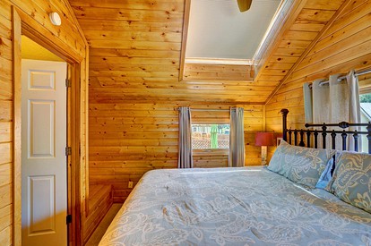 Lovely Cottage with Outdoor Picnic Space and Jacuzzi in Breckenridge, Colorado - Breckenridge, Colorado - glamping.directory