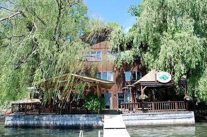 Charmingly Furnished Suite Rental on Keuka Lake in Penn Yan, New York - glamping.directory
