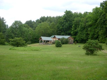 Secluded Cozy Lodge in the Battenkill Valley, Upstate New York - Cambridge, New York - glamping.directory