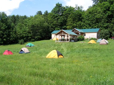 Secluded Cozy Lodge in the Battenkill Valley, Upstate New York - Cambridge, New York - glamping.directory