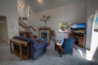 Lake Tahoe Serenity: Nice Cabin with Hot Tub for Your Family Retreat - South Lake Tahoe, California - glamping.directory