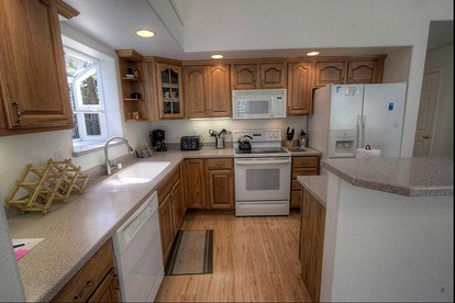 Lake Tahoe Serenity: Nice Cabin with Hot Tub for Your Family Retreat - South Lake Tahoe, California - glamping.directory