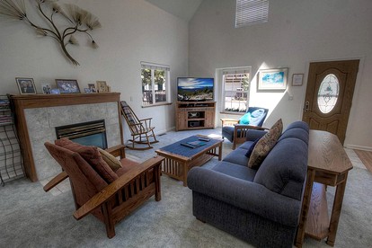 Lake Tahoe Serenity: Nice Cabin with Hot Tub for Your Family Retreat - South Lake Tahoe, California - glamping.directory