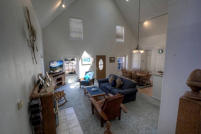 Lake Tahoe Serenity: Nice Cabin with Hot Tub for Your Family Retreat - South Lake Tahoe, California - glamping.directory