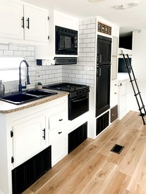 Spacious and Modern Caravan Incredible for Beach Antivities in Cocoa Beach, Florida - glamping.directory