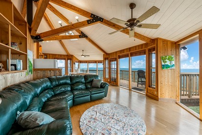 Stunning Secluded Cabin with Fantastic Forest Views in Mentone, Alabama - Mentone, Alabama - glamping.directory