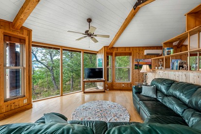 Stunning Secluded Cabin with Fantastic Forest Views in Mentone, Alabama - Mentone, Alabama - glamping.directory