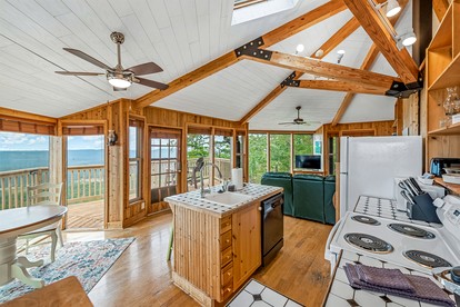 Stunning Secluded Cabin with Fantastic Forest Views in Mentone, Alabama - Mentone, Alabama - glamping.directory