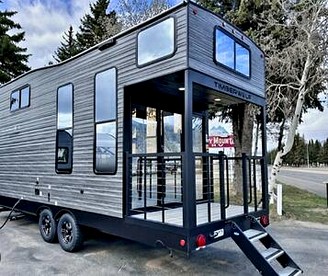 Chic Tiny House with Lofted Interior Perfect for a Family Escape in Texas - glamping.directory
