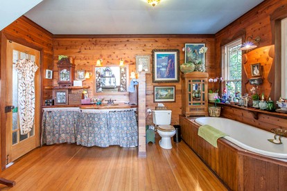 Antique Indonesian Teakwood Cottage for a Romantic Getaway in Petaluma, California - Petaluma, California - glamping.directory