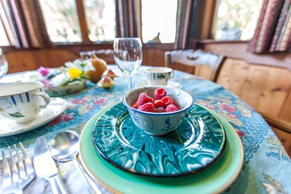 Antique Indonesian Teakwood Cottage for a Romantic Getaway in Petaluma, California - Petaluma, California - glamping.directory