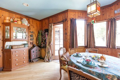 Antique Indonesian Teakwood Cottage for a Romantic Getaway in Petaluma, California - Petaluma, California - glamping.directory