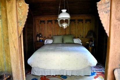 Antique Indonesian Teakwood Cottage for a Romantic Getaway in Petaluma, California - Petaluma, California - glamping.directory