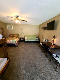 Cozy Cabin Rentals for a Family Getaway in Southeastern Iowa - Letts, Iowa - glamping.directory
