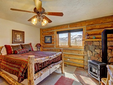 Stunning Ski Cabin with Hot Tub Ideal for Large Groups in Breckenridge, Colorado - Breckenridge, Colorado - glamping.directory