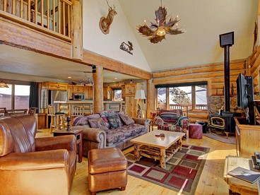 Stunning Ski Cabin with Hot Tub Ideal for Large Groups in Breckenridge, Colorado - Breckenridge, Colorado - glamping.directory