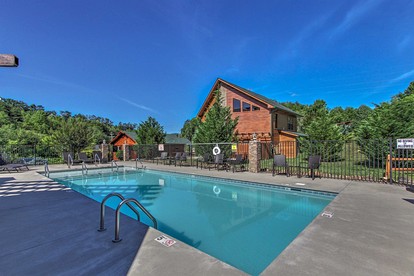 Spacious Mountain Cabin with Hot Tub & Game Room near Downtown Gatlinburg, Tennessee - Pigeon Forge, Tennessee - glamping.directory