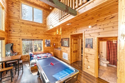 Spacious Mountain Cabin with Hot Tub & Game Room near Downtown Gatlinburg, Tennessee - Pigeon Forge, Tennessee - glamping.directory