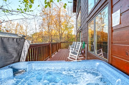 Spacious Mountain Cabin with Hot Tub & Game Room near Downtown Gatlinburg, Tennessee - Pigeon Forge, Tennessee - glamping.directory