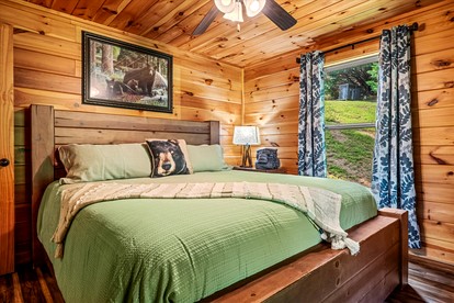Spacious Mountain Cabin with Hot Tub & Game Room near Downtown Gatlinburg, Tennessee - Pigeon Forge, Tennessee - glamping.directory