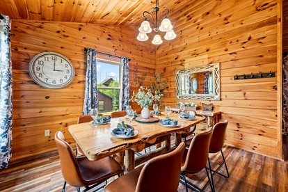 Spacious Mountain Cabin with Hot Tub & Game Room near Downtown Gatlinburg, Tennessee - Pigeon Forge, Tennessee - glamping.directory