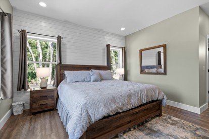 Breathtaking Group Cabin with Hot-Tub, Deck, BBQ and Views in Georgia - Fairview, Georgia - glamping.directory