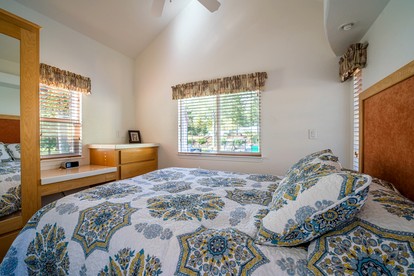 Elegant Cottage Rental on Banks of Trinity River, California - Big Flat, California - glamping.directory