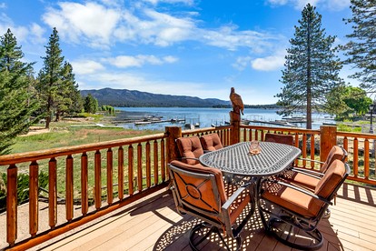 Impressive Sunset Sights in this Secluded Wooden Cabin with All Commodities in Big Bear Lake, California - Big Bear Lake, California - glamping.directory