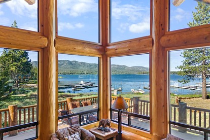 Impressive Sunset Sights in this Secluded Wooden Cabin with All Commodities in Big Bear Lake, California - Big Bear Lake, California - glamping.directory