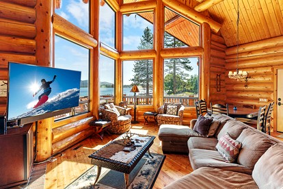 Impressive Sunset Sights in this Secluded Wooden Cabin with All Commodities in Big Bear Lake, California - Big Bear Lake, California - glamping.directory