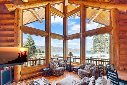 Impressive Sunset Sights in this Secluded Wooden Cabin with All Commodities in Big Bear Lake, California - Big Bear Lake, California - glamping.directory