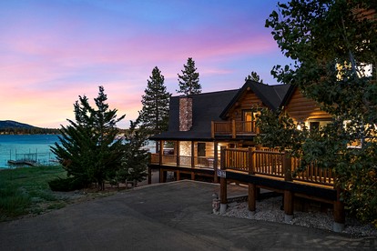 Impressive Sunset Sights in this Secluded Wooden Cabin with All Commodities in Big Bear Lake, California - glamping.directory