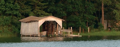 Two-Bedroom Log Cabin on the Shores of the Chesapeake Bay in Virginia - Onemo, Virginia - glamping.directory
