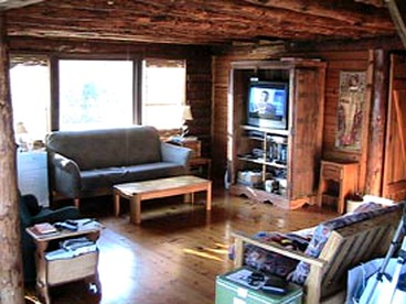 Two-Bedroom Log Cabin on the Shores of the Chesapeake Bay in Virginia - Onemo, Virginia - glamping.directory