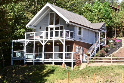 Stunning Cabin with an Outdoor Hot Tub near Gatlinburg, Tennessee - glamping.directory
