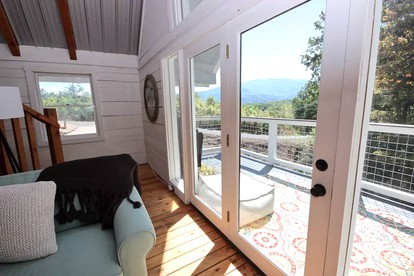 Stunning Cabin with an Outdoor Hot Tub near Gatlinburg, Tennessee - Gatlinburg, Tennessee - glamping.directory