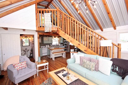 Stunning Cabin with an Outdoor Hot Tub near Gatlinburg, Tennessee - Gatlinburg, Tennessee - glamping.directory