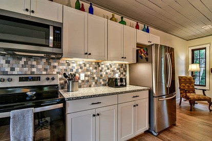 Renovated Bungalow with Panoramic Sunset Views near Black Mountain, NC - Black Mountain, North Carolina - glamping.directory
