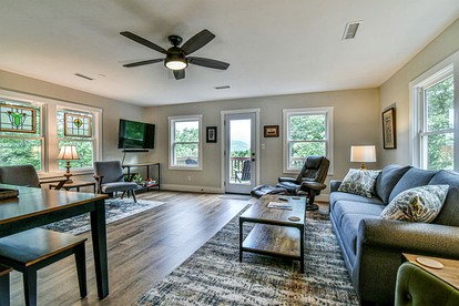 Renovated Bungalow with Panoramic Sunset Views near Black Mountain, NC - Black Mountain, North Carolina - glamping.directory